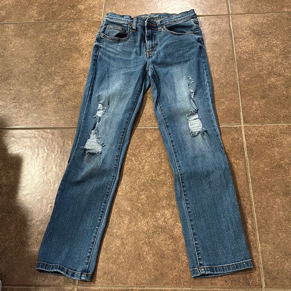 Universal Thread size 4 mid rise girlfriend crop jeans